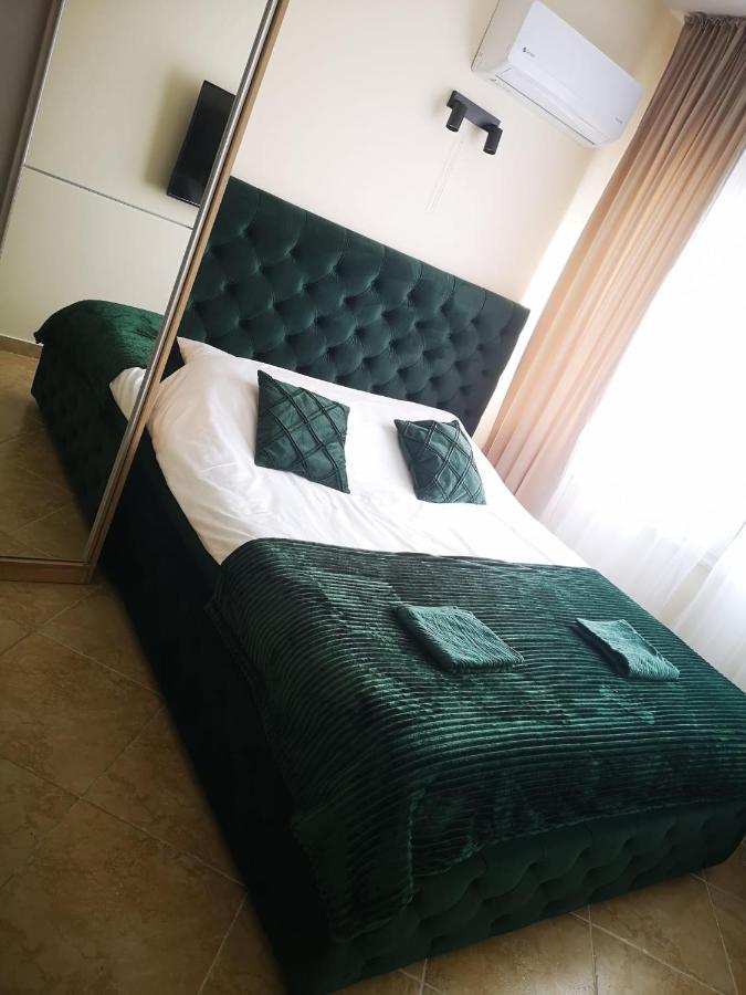 Riviera Deluxe Apartments Vlorë Exterior foto