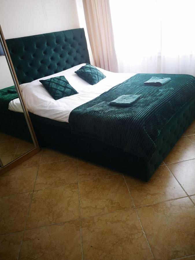 Riviera Deluxe Apartments Vlorë Exterior foto